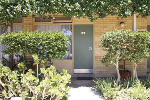 Mid City Motor Inn - Tourism Canberra 1