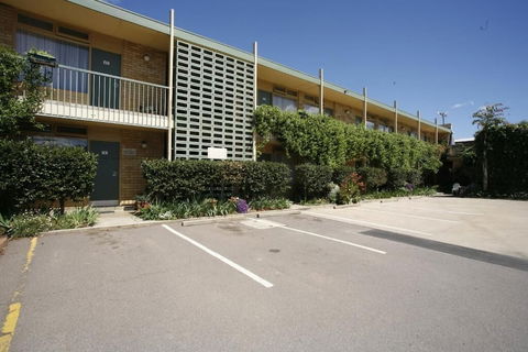Mid City Motor Inn - Tourism Canberra 3