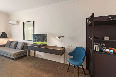 CKS Sydney Airport Hotel - Tourism Canberra 4