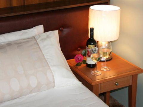 Captains Lodge International & VIP Restaurant - Tourism Canberra 4
