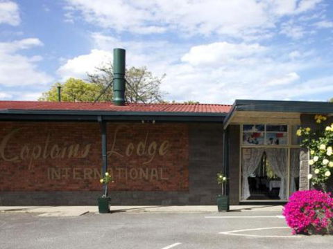 Captains Lodge International & VIP Restaurant - Tourism Canberra 2