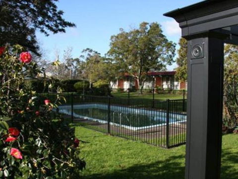 Captains Lodge International & VIP Restaurant - Tourism Canberra 1