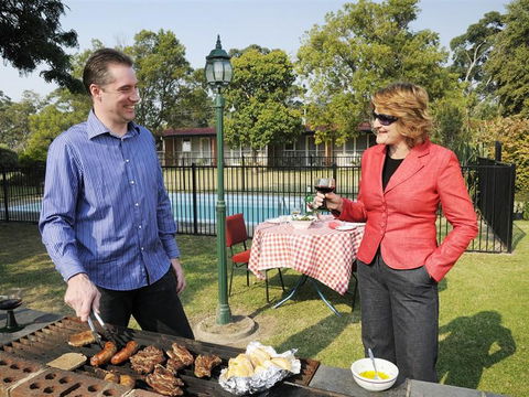 Captains Lodge International & VIP Restaurant - Tourism Canberra 5