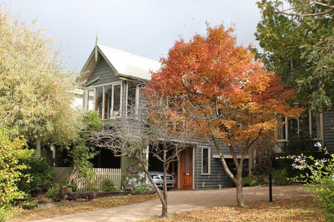 Oak Tree Lodge - Tourism Canberra 0