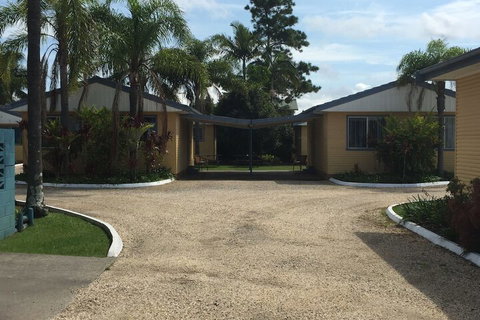 Park Beach Cabins - Tourism Canberra 1
