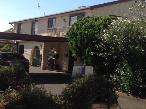 Forest Lodge Motor Inn & Restaurant - Tourism Canberra 0