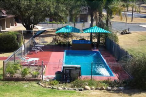 Colonial Inn Tamworth - Tourism Canberra 1