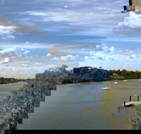 Burnett Riverside Hotel - Tourism Canberra