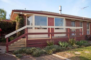 Yarra Glen Racecourse Apartments - Tourism Canberra 0