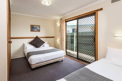 Lakes Jakaranda Holiday Units - Tourism Canberra 5