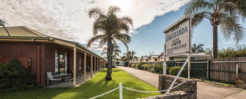 Lakes Jakaranda Holiday Units - Tourism Canberra 0