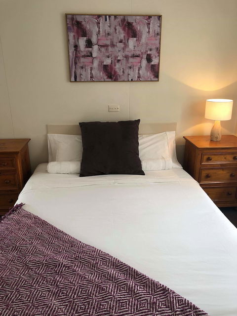 Lakes Jakaranda Holiday Units - Tourism Canberra 3