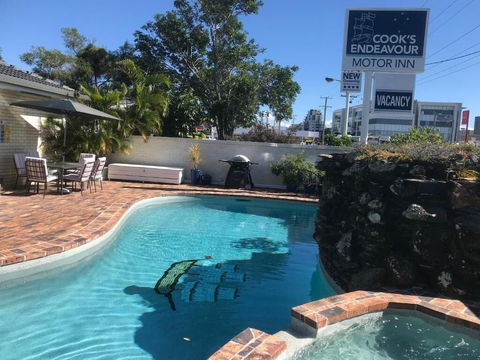 Cook's Endeavour Motor Inn - Tourism Canberra 1