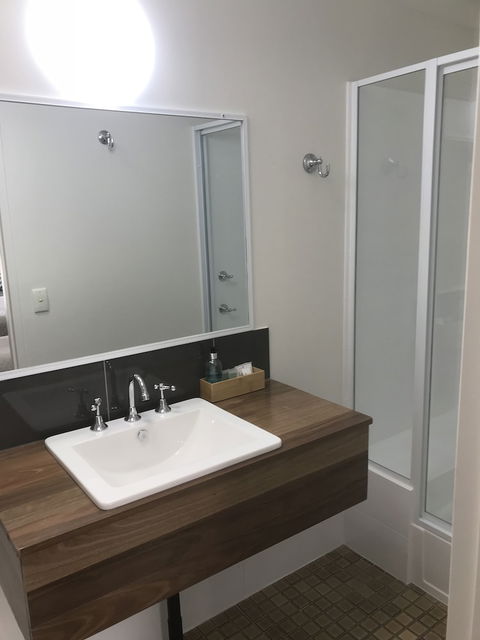 Cook's Endeavour Motor Inn - Tourism Canberra 5