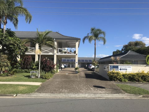 Cook's Endeavour Motor Inn - Tourism Canberra 0
