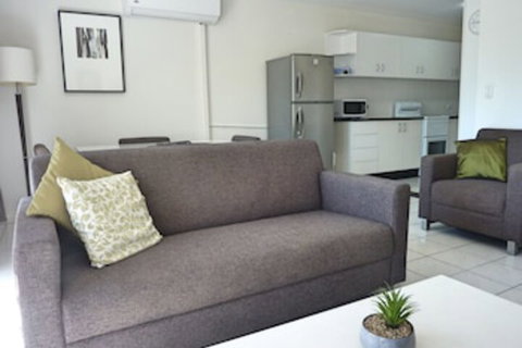 Jadran Motel & El Jays Holiday Lodge - Tourism Canberra 0
