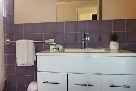 Jadran Motel & El Jays Holiday Lodge - Tourism Canberra 4