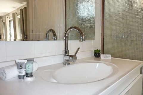 Jadran Motel & El Jays Holiday Lodge - Tourism Canberra 7