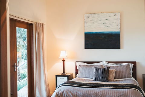 Outlook Hill Vineyard Cottages - Tourism Canberra 6