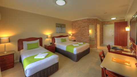 Endeavour Court Motor Inn - Tourism Canberra 5