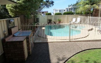 Mollymook Surfbeach Motel And Apartments - Tourism Canberra 2