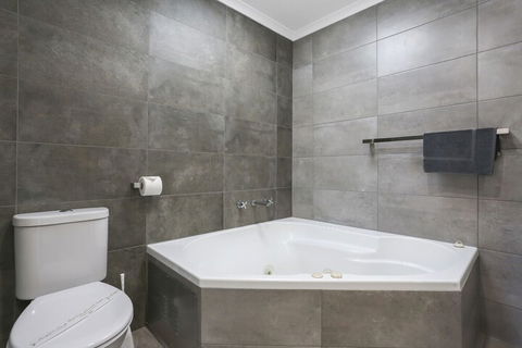Crown Apartments - Tourism Canberra 5
