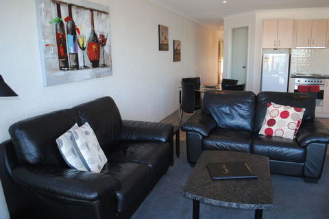 Crown Apartments - Tourism Canberra 4