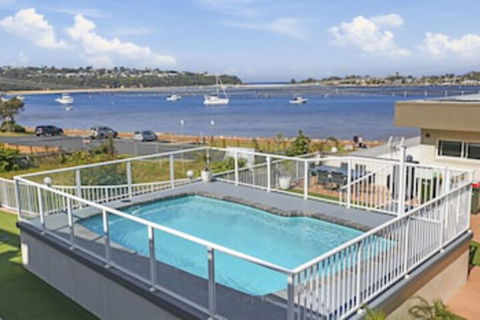 Crown Apartments - Tourism Canberra 0
