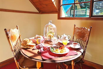 Mary Card's Coach House - Tourism Canberra 4