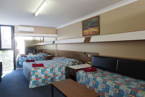 City Beach Motel - Tourism Canberra 6
