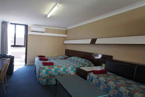 City Beach Motel - Tourism Canberra 4