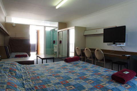 City Beach Motel - Tourism Canberra 3