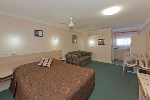 Abraham Lincoln Motel - Tourism Canberra 3