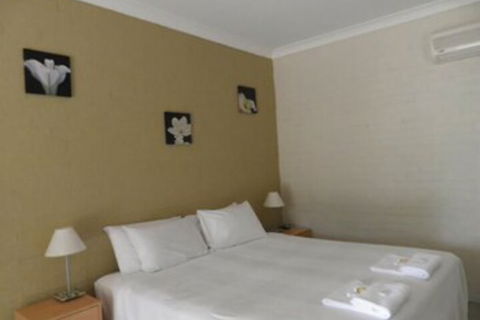 Ocean Shores Motel - Tourism Canberra 7