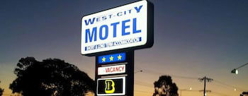 West City Motel - Tourism Canberra 5