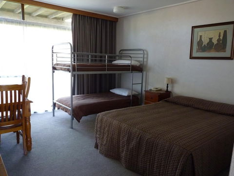 Coonawarra Motor Lodge - Tourism Canberra 4