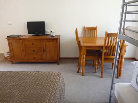 Coonawarra Motor Lodge - Tourism Canberra 6