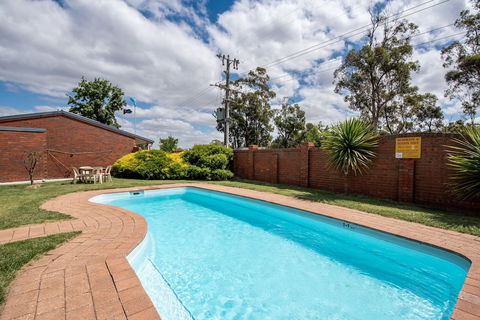 Golden Country Motel & Caravan Park - Tourism Canberra 6
