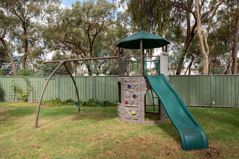Golden Country Motel & Caravan Park - Tourism Canberra 1