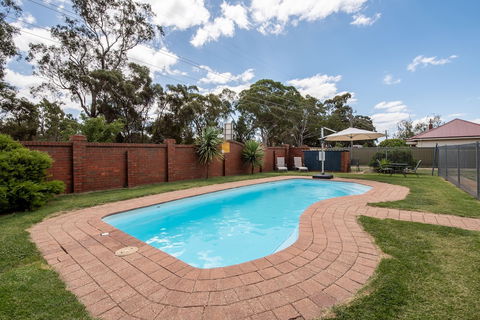 Golden Country Motel & Caravan Park - Tourism Canberra 5