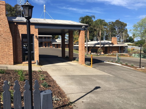 Bega Downs Motor Inn - Tourism Canberra 3