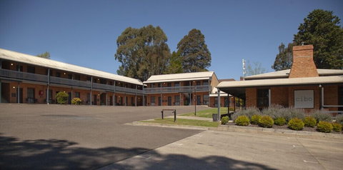 Bega Downs Motor Inn - Tourism Canberra 0