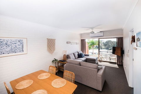 Mollymook Seascape Motel & Apartments - Tourism Canberra 6