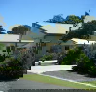 Pepper Tree Cabins - Tourism Canberra