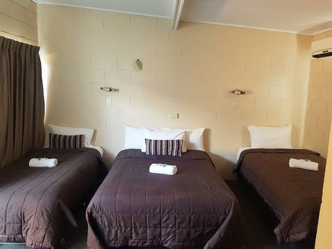 Windsor Hotel Dalby - Tourism Canberra 1