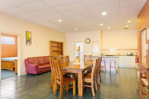 Holiday On Mostyn - Tourism Canberra 4