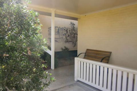 Kellys Motel Oakey - Tourism Canberra 0