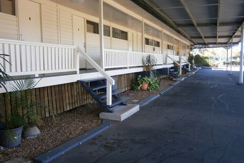 Kellys Motel Oakey - Tourism Canberra 6