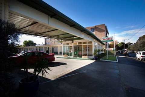 Parkville Motel - Tourism Canberra 0