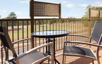 Emerald Executive Apartments - Tourism Canberra 6